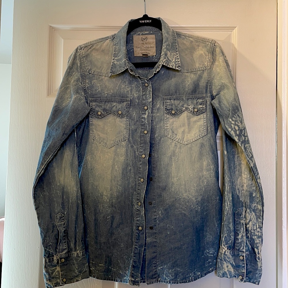 Brand Tennis- shirt  made in Colombia